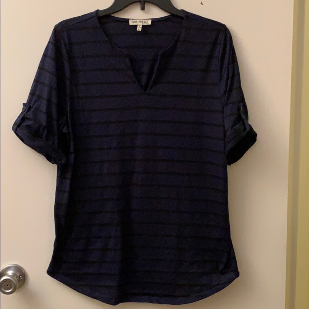 Faith and Joy V-Neck Top Size XL